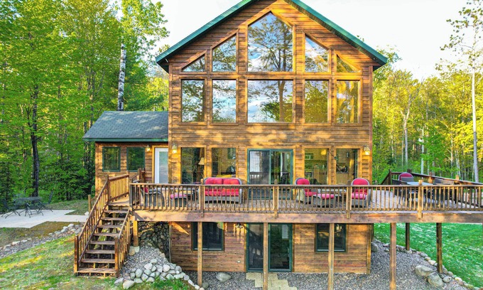 Hayward Cabin | Paddle Ready: Hayward Lake View Retreat w/BBQ
