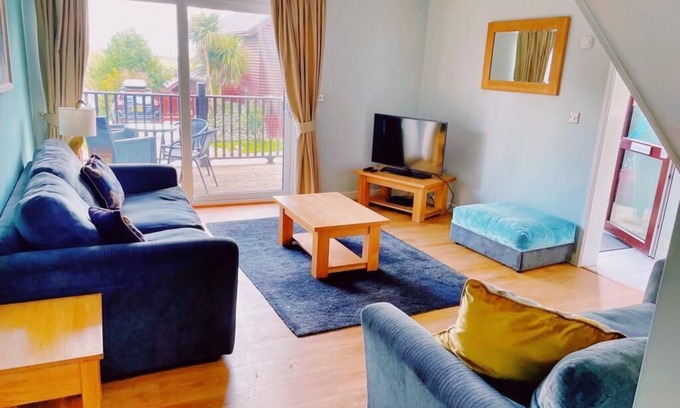 Winnard's Perch Ski Chalet | Padstow Lodge sleeps 4/5 with Hot Tub Terrace