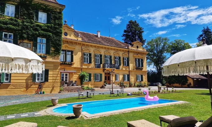 Burgau Bed & Breakfast | Palais Kneissl