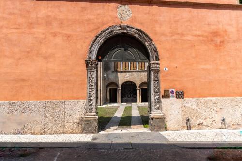 Verona City Centre Apartment | Palazzo delle Guglie by Postcardsfrom
