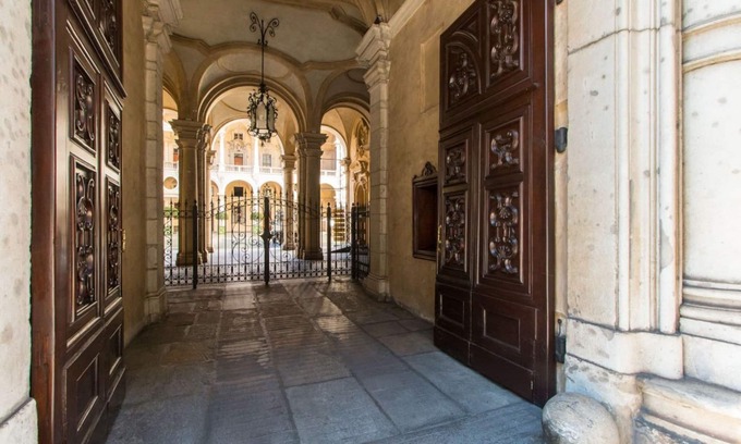 Roman Quarter Apartment | Palazzo Saluzzo Paesana Beautiful Flat