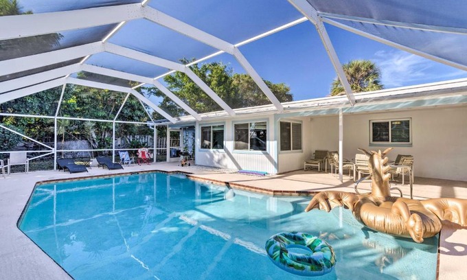 Hunt Club House | Palm Beach Gardens Home with Pool and Lanai!