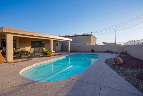 Lake Havasu City House | Palmy Days at Hillview