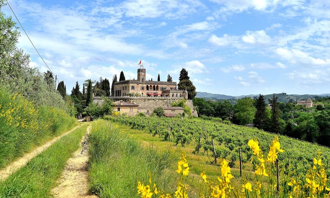Poggibonsi Other | Panoramic castle with large pool on the walls. Ideal for weddings and events