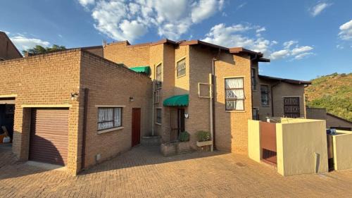 Greater Johannesburg Metropolitan Area Apartment | Papillon Guesthouse