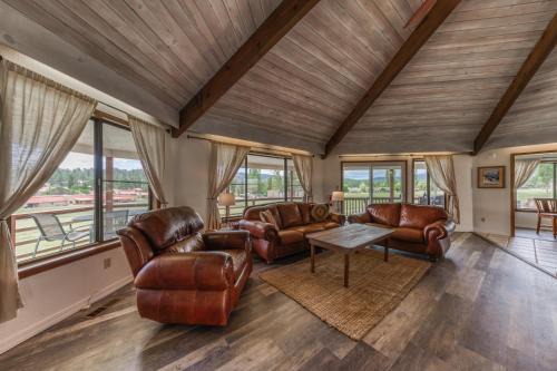 Ruidoso Ski Chalet | Par Fore The Course: Your Golf-side Getaway
