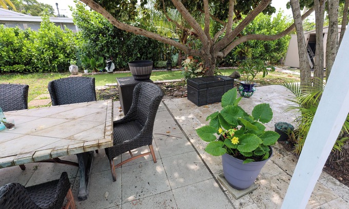 Highland Garden House | Paradise Hollywood Gardens