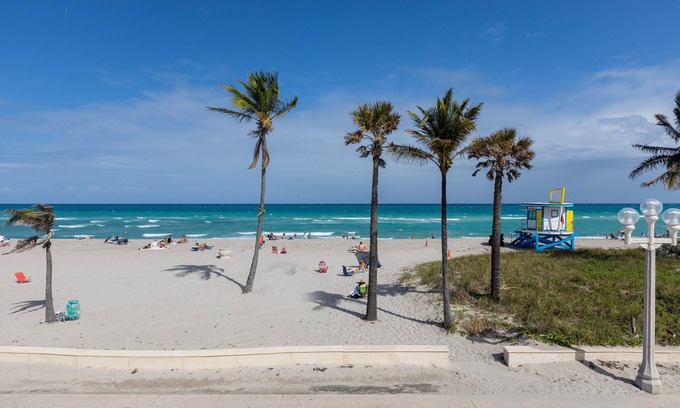 Hollywood Apartment | Paradise Oceanfront HBH