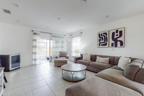 Loughman House | Paradise on Primrose
