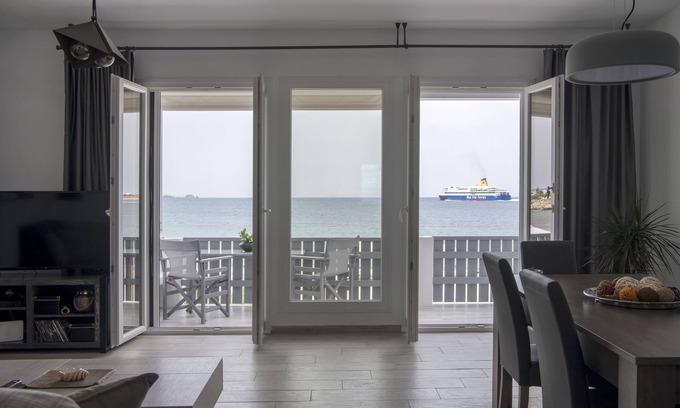 Parikia Apartment | Parikia's Seaside House