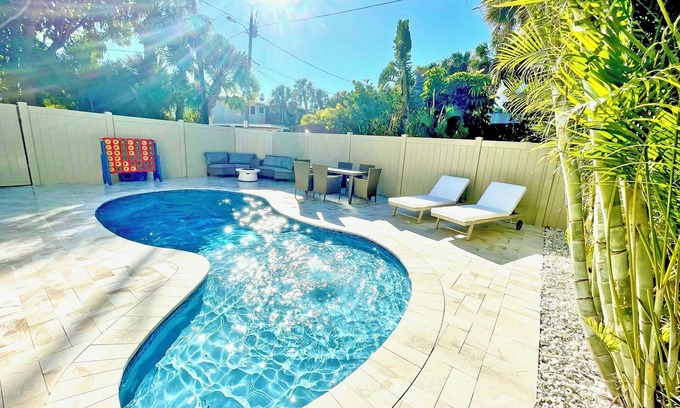 Pass-a-Grille House | Pass-A-Grille Luxury Pool Sleeps 10