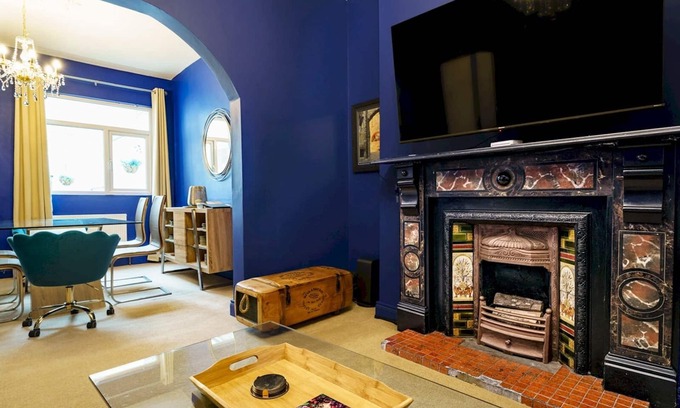 Gaeltacht Quarter House | Pass the Keys | Beautiful & Spacious 4 Bed | Historical W. Belfast