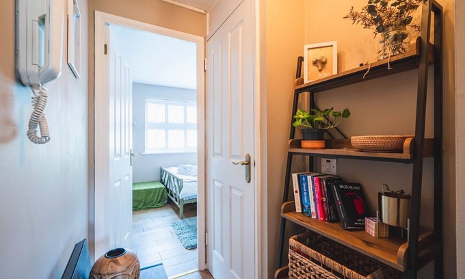 Victoria Apartment | Pass the Keys | Stylish flat in East London