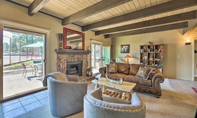 Pinetop Apartment | Patio & Fireplace: Country Club Pinetop Condo!