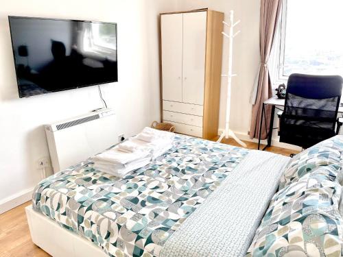Westbourne Apartment | Patio Flat near Notting Hill