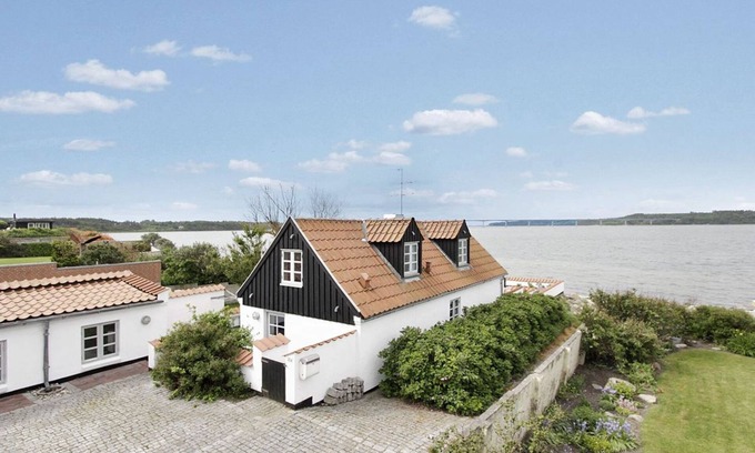 Glyngore House | "Pauliina" - 10m to the fjord by Interhome