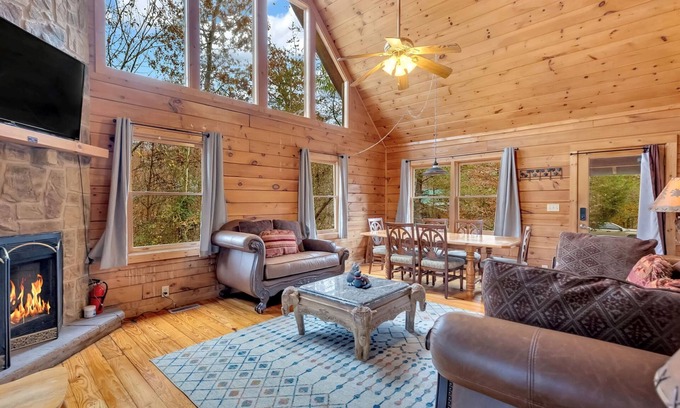 Sevierville House | Peace and Quiet 15 min to the Downtown PF