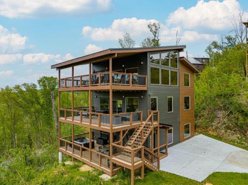 Gatlinburg Ski Chalet | Peace Giver by Eden Crest