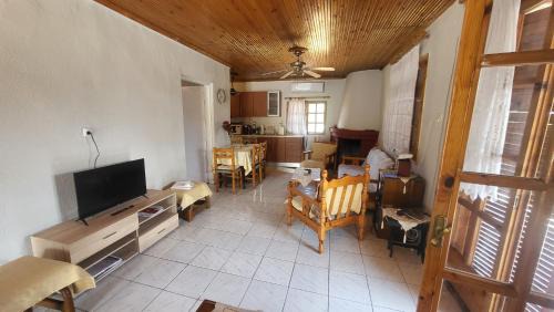 Agia Triada House | Peaceful 2-bedroom house 800m from beach