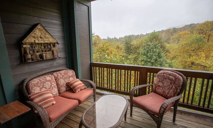 Foscoe Condo | Peaceful Blue Ridge Getaway at Echota
