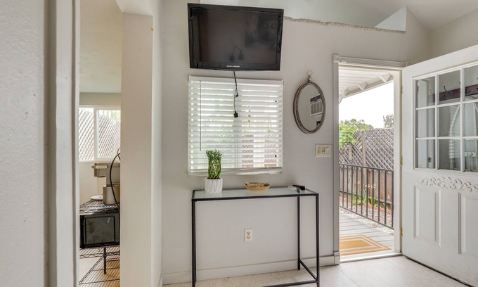 Temecula Apartment | Peaceful Cottage ~ 3 Mi to Old Town & Wineries!