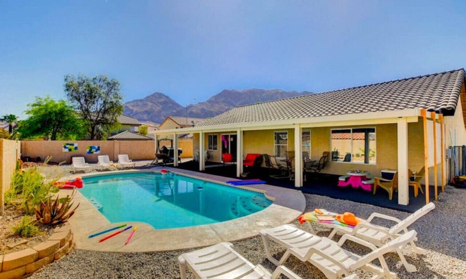 Sunrise Manor House | Peaceful Pool at Casa De Hollywood