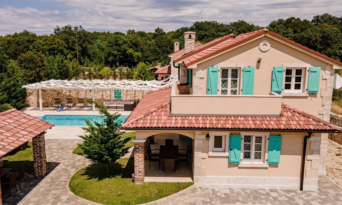 Kras Villa | Peaceful Villa Kras* with a pool and a large garden on Krk