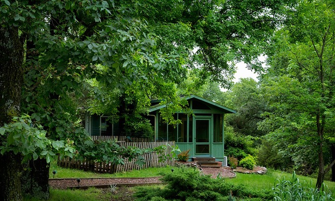 Sylvan Shores Cottage | Peaceful wooded cottage with seasonal lake views, WiFi, private parking, & patio