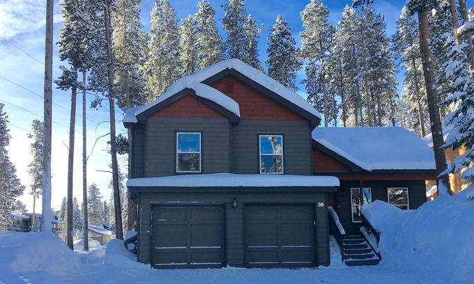 Boulder Ridge House | Peak 8 Convenience and Private Hot Tub