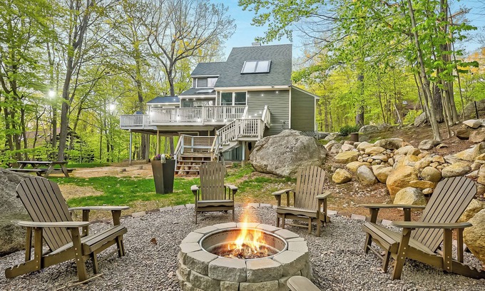 Birch Hill House | Peak Foliage Getaway. Hiking, Kancamagus, Fire Pit & Spacious North Conway Home