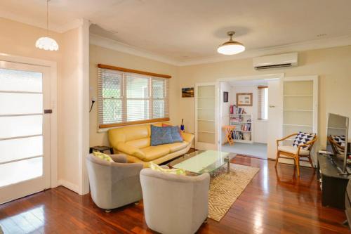 Busselton House | Pebbles by the Bay - Central Busselton
