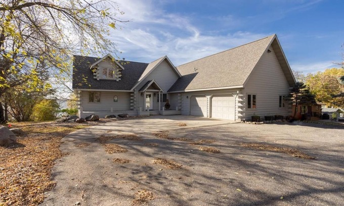 Detroit Lakes Cabin | Pelican Lake Beautiful 5 bedroom