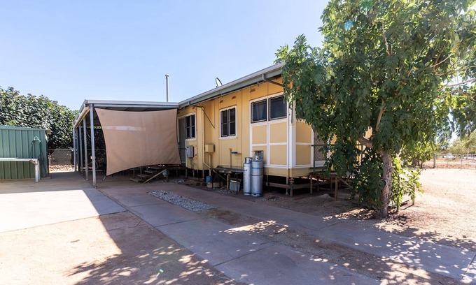 Exmouth House | Pelican - More parking than at any other holiday house in Exmouth!