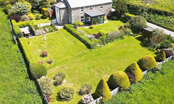 Pendoggett House | Pendoggett House - Beautiful Family Home, Sleeps 8 Stunning sea Views & Gardens