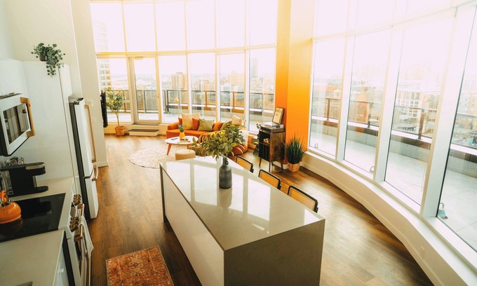 Halifax Bed & Breakfast | *Penthouse* - Luxe Stay with Views - Free Parking