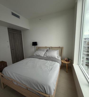Surrey Apartment | Penthouse Luxury Room in Surrey