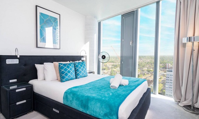 Theatreland Birmingham Apartment | Penthouse Style City Centre Apartment - Skyline Views