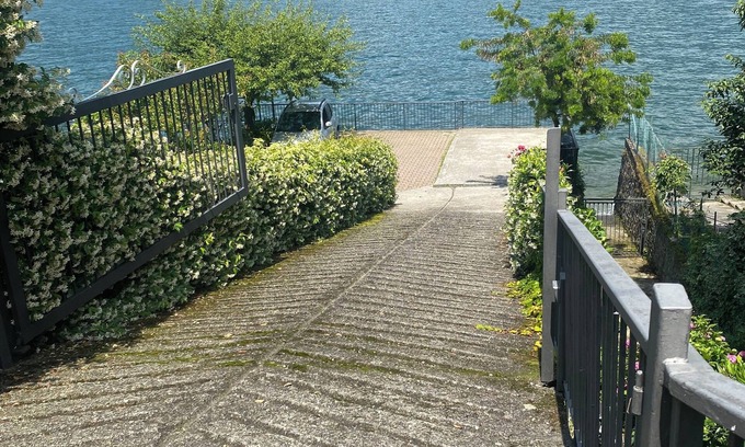 Lezzeno Apartment | Peonia Apartment | Lovely apartment on Lake Como near Bellagio.