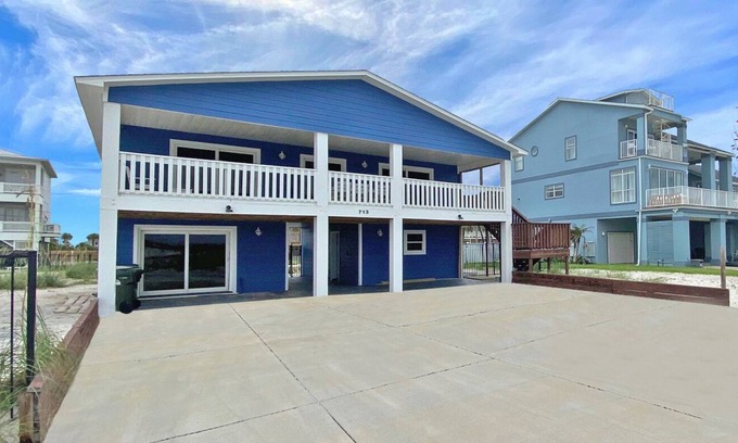 Villa Segunda House | Perfect 4 bdrm home w/ private pool & volleyball court - Steps to the beach!