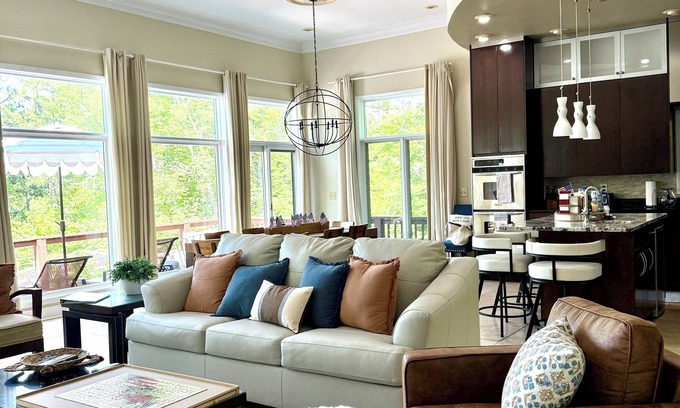 Dadeville House | Perfect Fall getaway, firepit, fireplaces and close to Auburn!