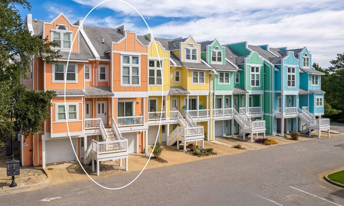 Bermuda Bay Condo | Perfect Family Getaway with Full Kitchen and Wifi