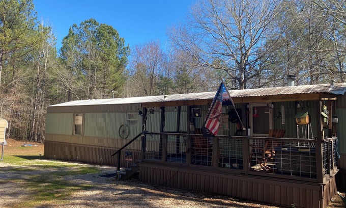 West Point House | Perfect for Fishermen, Workers, and Families. Close to Kia with huge turnaround