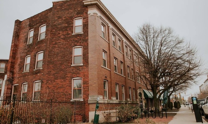 Chatham-Arch Apartment | Perfect for Groups | 3 Apts w/Kitchens