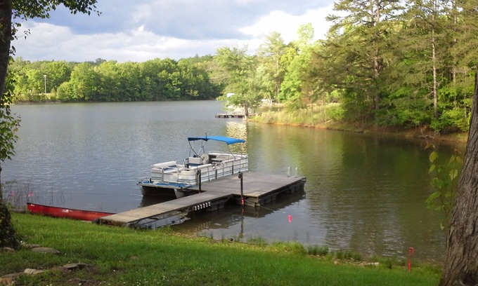 Blairsville Cabin | Perfect Lake Vacation! Boat Rental Available! VRBO Next Door For Big Groups!