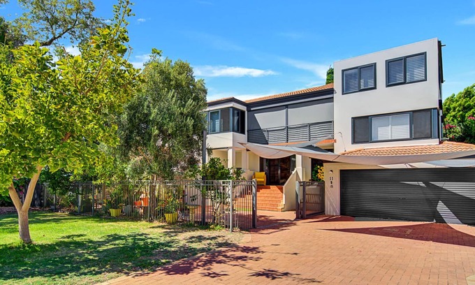 Como Apartment | - Perfect location - close to Perth, attractions and nature -