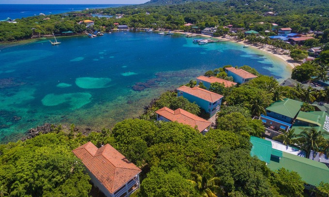 Half Moon Bay House | Perfect Location Overlooking the Sea in West End