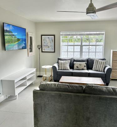 West Palm Beach Apartment | Perfect location, close to everything!