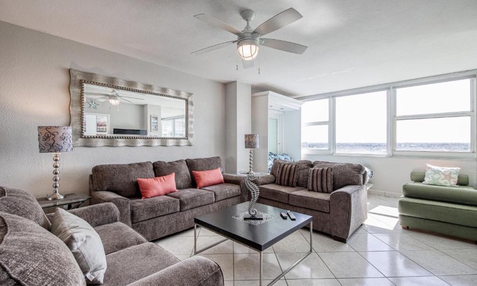 Galt Mile Apartment | Perfect Panorama - #905