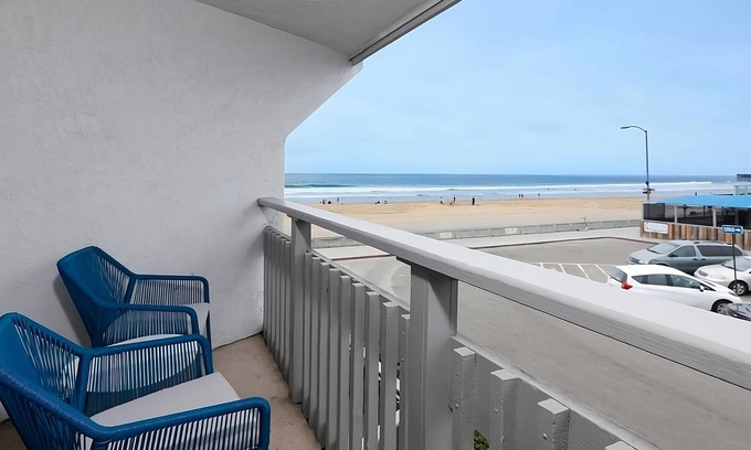 Mission Beach Hotel | Perfect Stay in San Diego! Beach Access, Parking, Water Activities Onsite!
