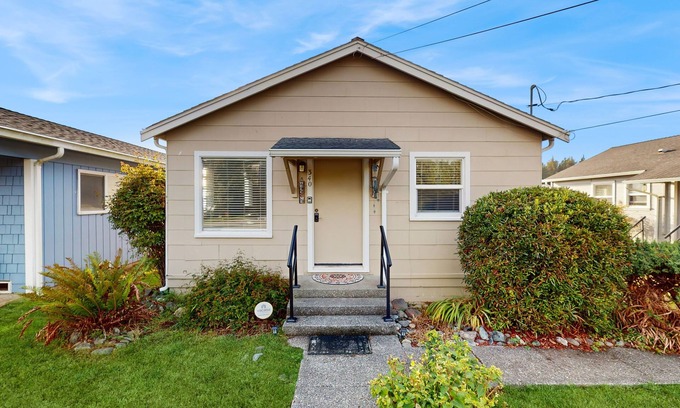 Trinidad Cottage | Perfectly located home with pellet stove - walk to Trinidad State Beach & Harbor